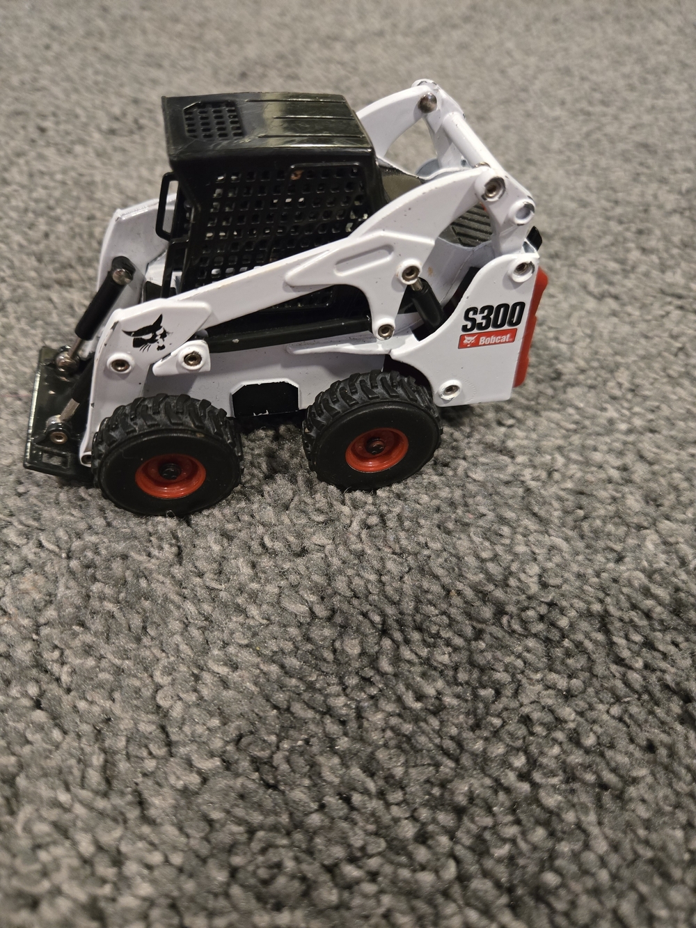 ERTL  Bobcat S300 Loader Diecast Vehicle White Red Wheels Collectable